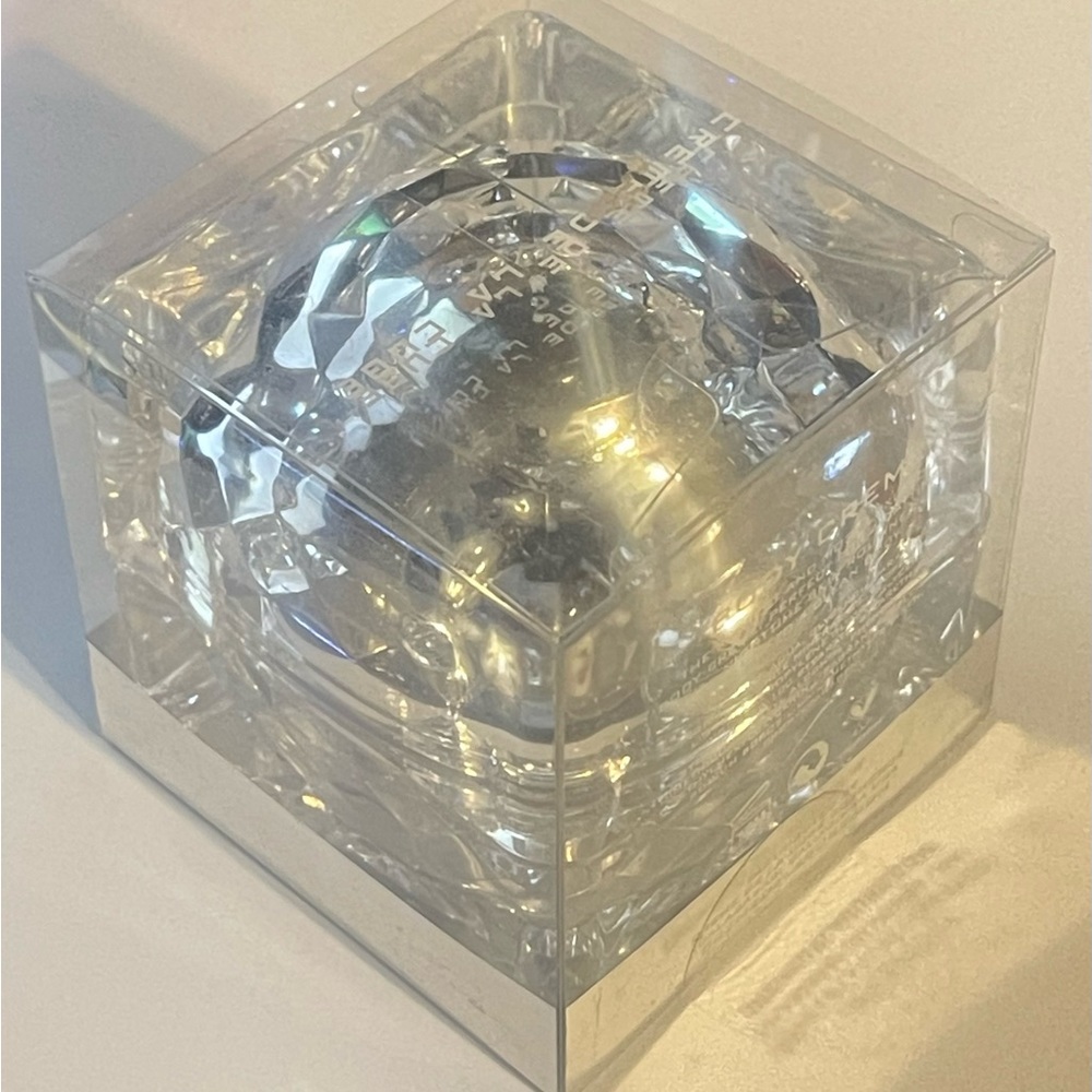 Crème De La Cube moisturizing face cream.